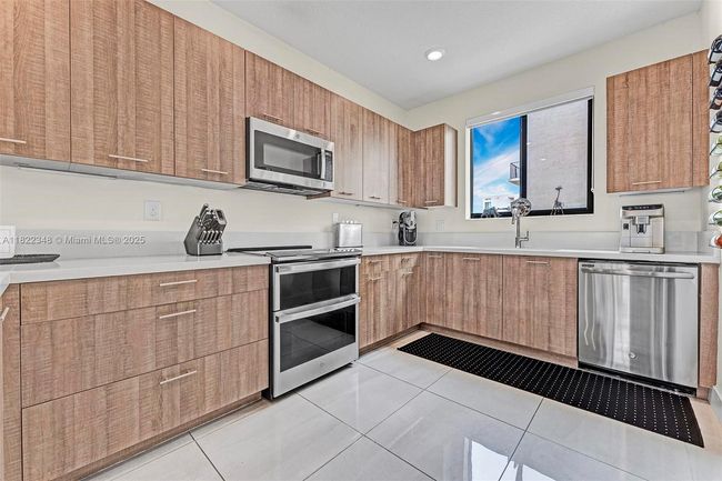 4690 Nw 84 Th Ave, Townhouse with 3 bedrooms, 5 bathrooms and null parking in Doral FL | Image 15