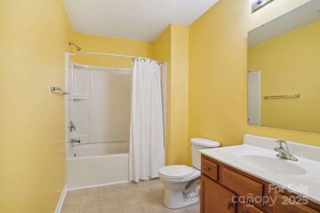 Upstairs bathroom | Image 32