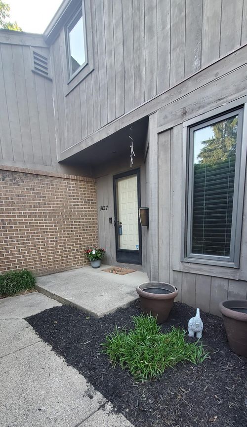 1627 Coppertree Rd, Columbus, OH, 43232-1501 | Card Image
