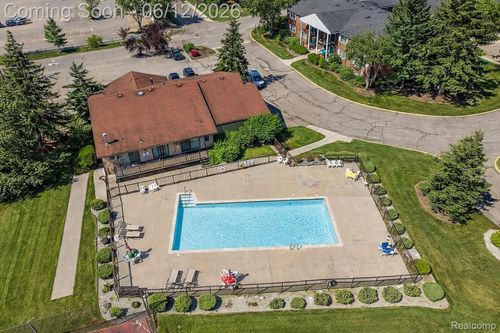 203-30050 Wildbrook Dr, Southfield, MI, 48034-1325 | Card Image