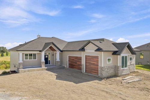 243 Red Tail Ridge Se, High River, AB, T1V0J8 | Card Image