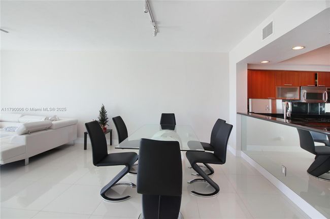 APT-1103 - 14951 Royal Oaks Ln, Condo with 3 bedrooms, 2 bathrooms and null parking in North Miami FL | Image 8