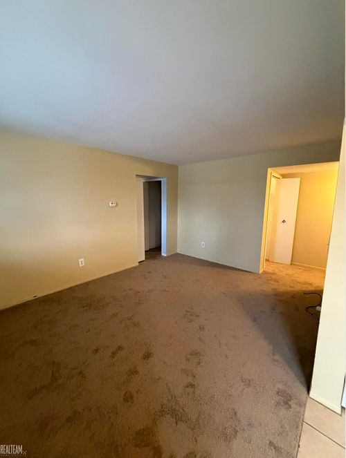 45280 Keding St, Utica, MI, 48317-6045 | Card Image