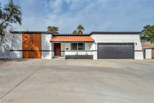 2500 W Oakey Blvd, Las Vegas, NV, 89102-6109 | Card Image