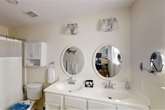 Primary bath with 2 sinks...a must!! | Image 18