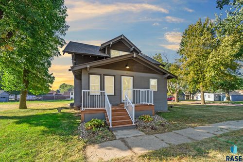111 W Birch St Street, Beresford, SD, 57004 | Card Image