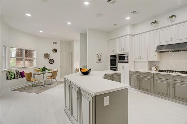 5411 Pine St, House other with 5 bedrooms, 5 bathrooms and 3 parking in Bellaire TX | Image 15