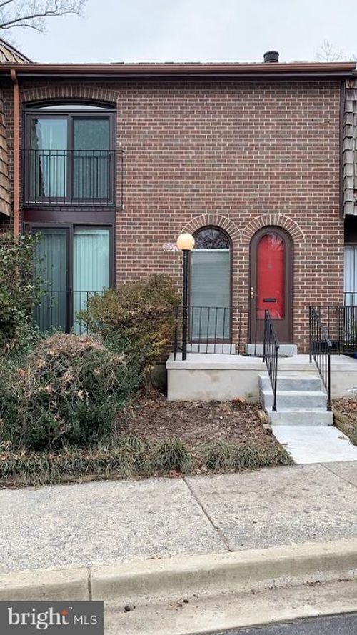 8070 Inverness Ridge Rd, POTOMAC, MD, 20854-4011 | Card Image