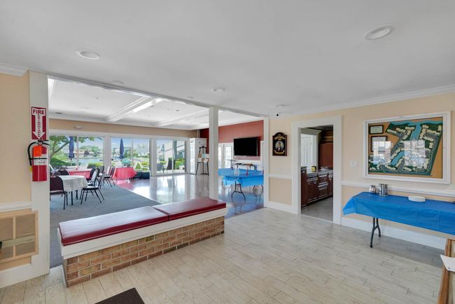 Common area with ornamental molding, heating unit, and recessed lighting | Image 28