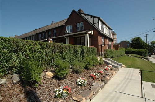 18 Dawson Ct, Oakland, PA, 15213-4527 | Card Image