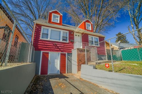 15 Crown St, Newark, NJ, 07106-1918 | Card Image