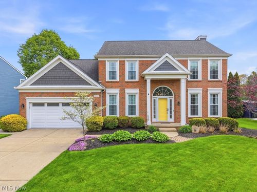 8431 Shorthorn Dr, Sagamore Hills, OH, 44067-3226 | Card Image