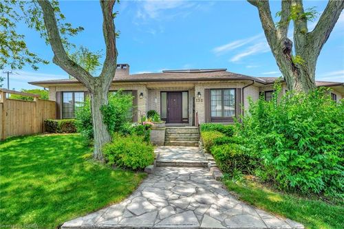132 Oak St, Simcoe, ON, N3Y4S3 | Card Image