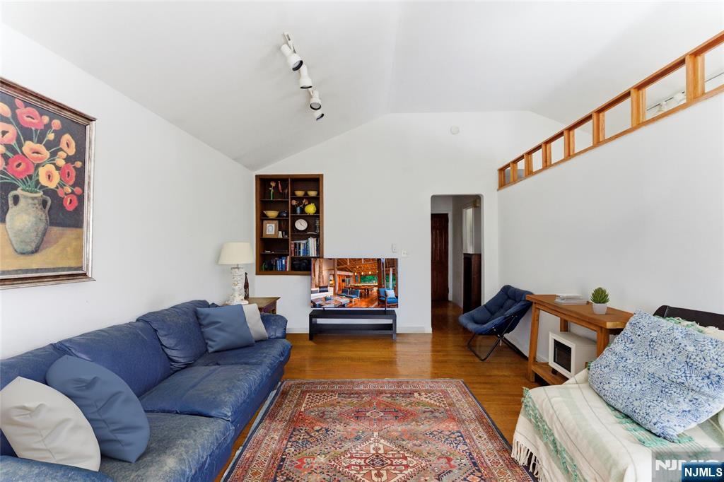 Residential Income in Fort Lee 5
