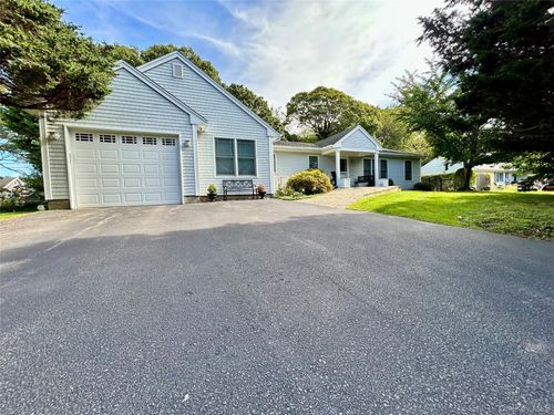 1545 E Gillette Dr, East Marion, NY, 11939-1254 | Card Image