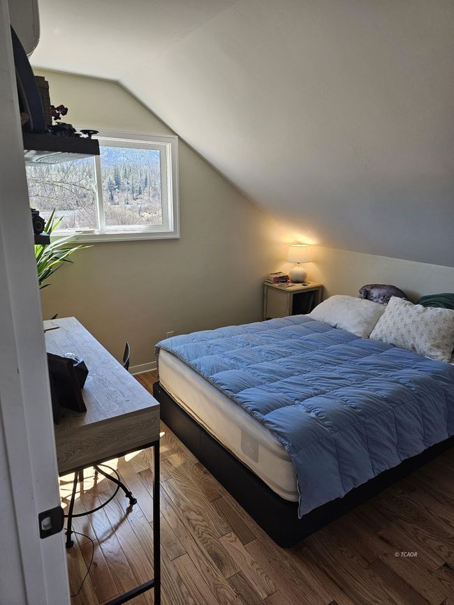upstairs guest bedroom | Image 36