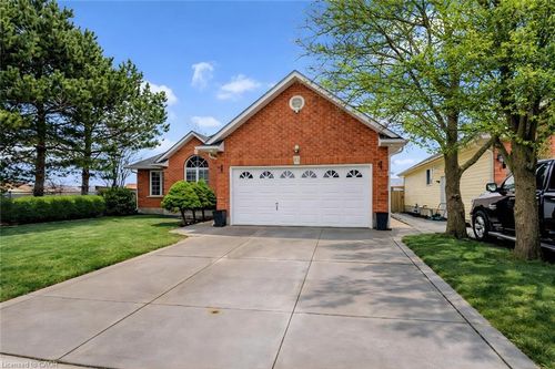 65 Thistlemoor Dr, Caledonia, ON, N3W2K5 | Card Image