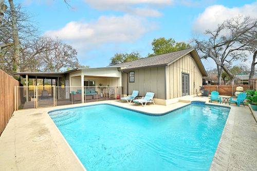 7210 Towering Oaks Dr, Austin, TX, 78745-5225 | Card Image