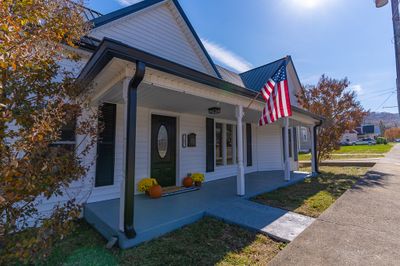 107 Parkwood, House other with 3 bedrooms, 2 bathrooms and null parking in Galax VA | Image 3