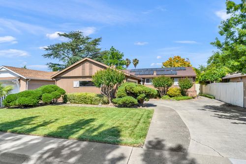 2740 Nordlund Way, Sacramento, CA, 95833 | Card Image