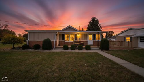 8420 W Adaline St, Yorktown, IN, 47396-1404 | Card Image