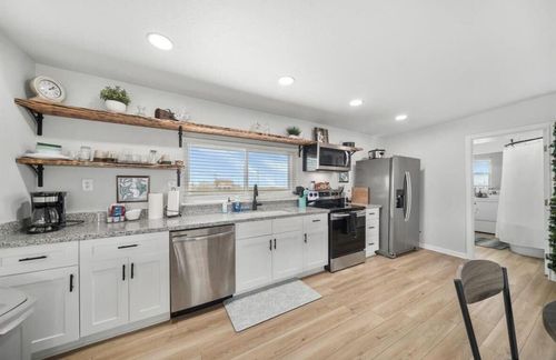 512 Texas St, Surfside Beach, TX, 77541-9165 | Card Image