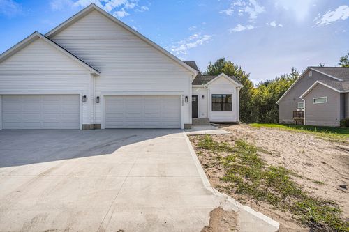 7122 Kerrie Ln, Norton Shores, MI, 49456-8999 | Card Image