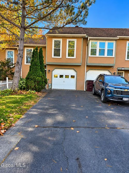 3 Kimberly Ct, Clifton Park, NY, 12065-7501 | Card Image