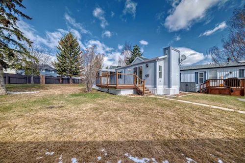 3207 Burroughs Manor Ne, Home with 2 bedrooms, 1 bathrooms and 2 parking in Calgary AB | Card Image