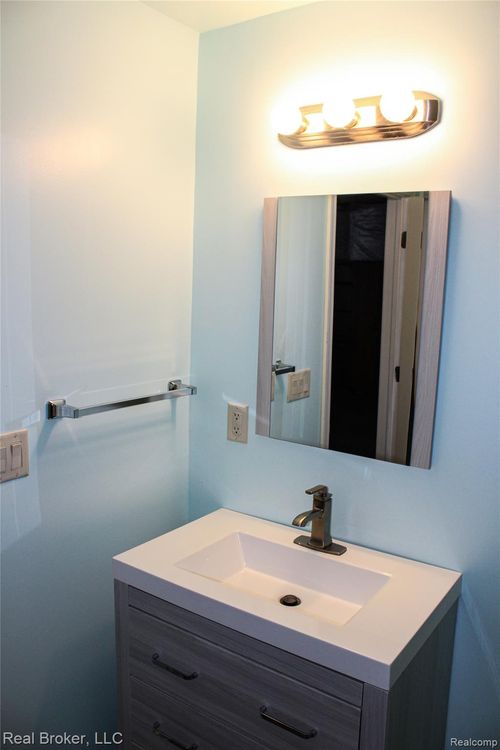 1313 Secretariat Way, Howell, MI, 48843-9250 | Card Image