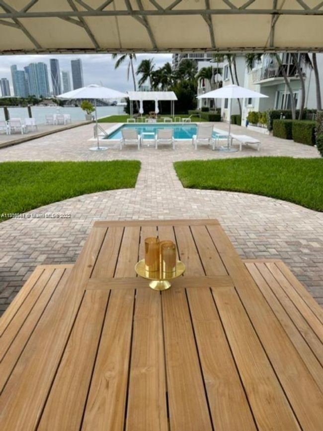 APT-2C - 1140 Venetian Way, Home with 1 bedrooms, 1 bathrooms and null parking in Miami Beach FL | Image 4