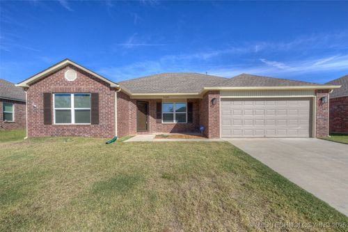 8325 E 163rd St S, Bixby, OK, 74008-5335 | Card Image