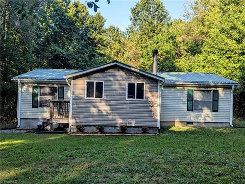 3636 Fall Creek Church Rd, Jonesville, NC, 28642-9165 | Card Image