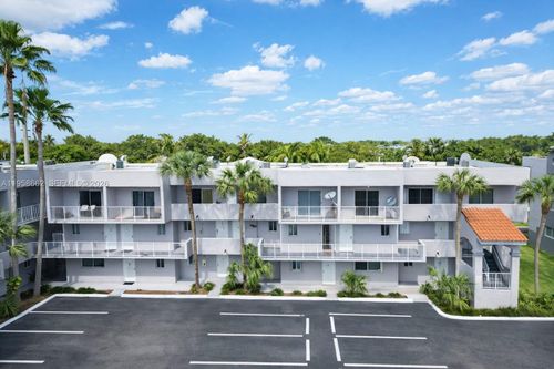 apt-203-2740 W 76th St, Hialeah, FL, 33016-5624 | Card Image