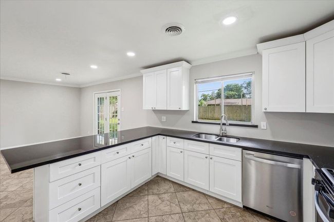 4655 Dellwood Ln, House other with 3 bedrooms, 2 bathrooms and null parking in Beaumont TX | Image 8