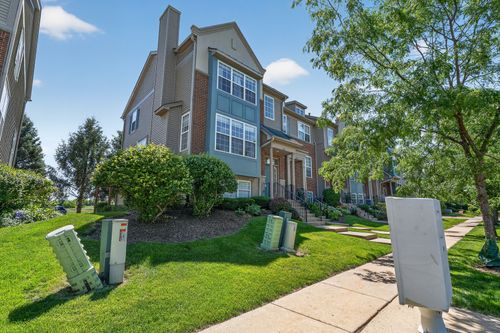 205 Station Park Cir, Grayslake, IL, 60030-2468 | Card Image
