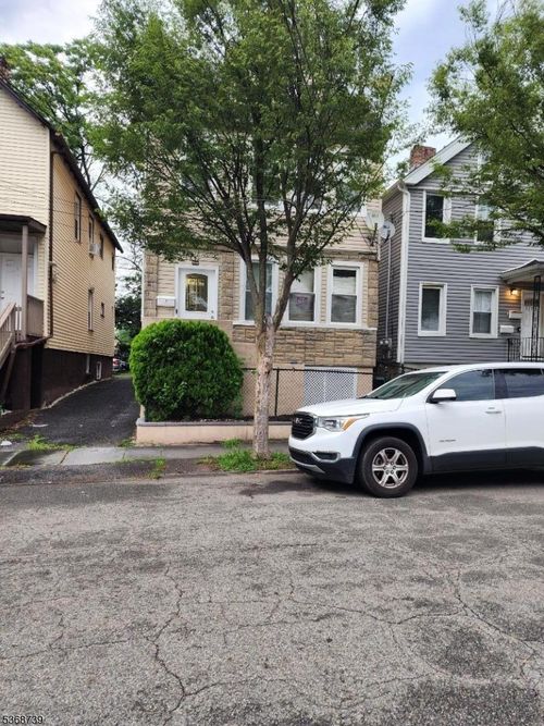 583 Beach St, Orange, NJ, 07050-1103 | Card Image
