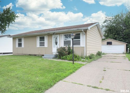1310 Calvin St, Davenport, IA, 52804-3112 | Card Image