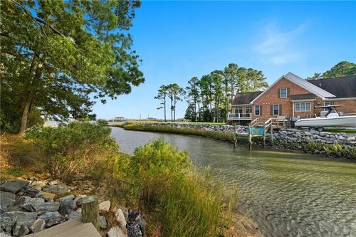 718 Dandy Loop Rd, Yorktown, VA, 23692-4516 | Card Image