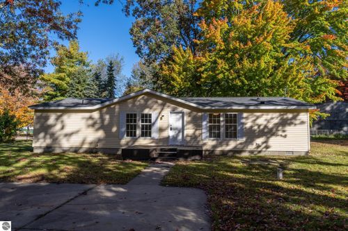 6916 Danes Drive, Houghton Lake, MI, 48629 | Card Image