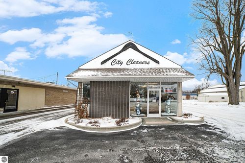 316 W Superior Street, Alma, MI, 48801 | Card Image