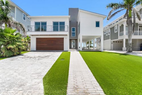 905 Bay Point Dr, Madeira Beach, FL, 33708-2318 | Card Image