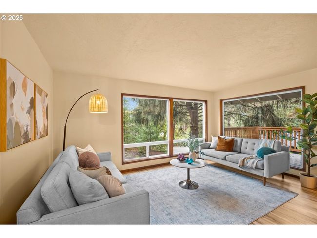 Living Room | Image 11