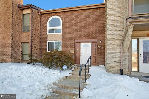 8115 Bird Ln, GREENBELT, MD, 20770-2104 | Card Image