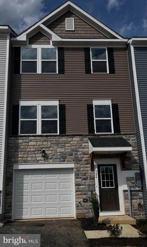 324 Monroe Ave, RANSON, WV, 25438-5768 | Card Image