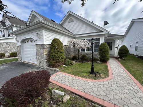 10 Chelsea Ln, Middle Island, NY, 11953-2681 | Card Image