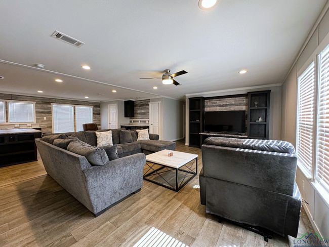 39 County Road 1206, House other with 3 bedrooms, 2 bathrooms and null parking in Daingerfield TX | Image 6