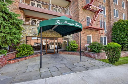 3p-241-20 Northern Blvd, Little Neck, NY, 11362-1015 | Card Image