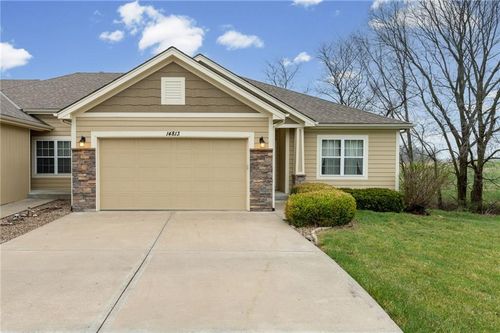 14813 Killarney Ln, Smithville, MO, 64089-8274 | Card Image