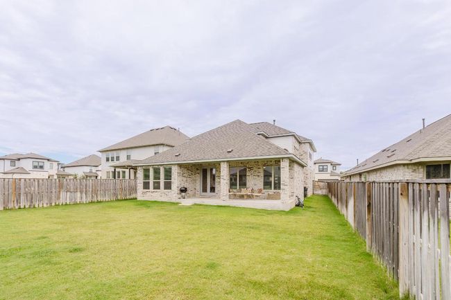 Large backyard with grass | Image 35